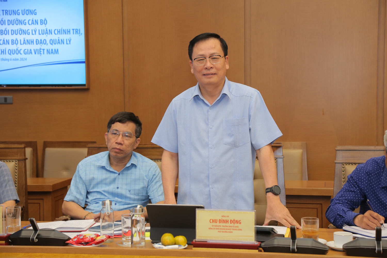 Chú trọng công tác đào tạo, bồi dưỡng lý luận cán bộ chuẩn bị cho Đại hội Đảng các cấp Chú trọng công tác đào tạo, bồi dưỡng lý luận cán bộ chuẩn bị cho Đại hội Đảng các cấp