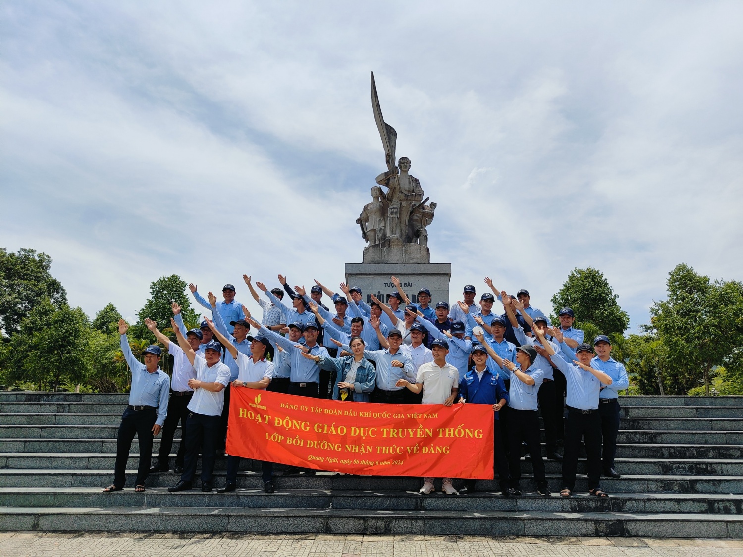Hành trình về nguồn tại các “địa chỉ đỏ” của Lớp bồi dưỡng nhận thức về Đảng năm 2024 khu vực Quảng Ngãi Hành trình về nguồn tại các “địa chỉ đỏ” của Lớp bồi dưỡng nhận thức về Đảng năm 2024 khu vực Quảng Ngãi