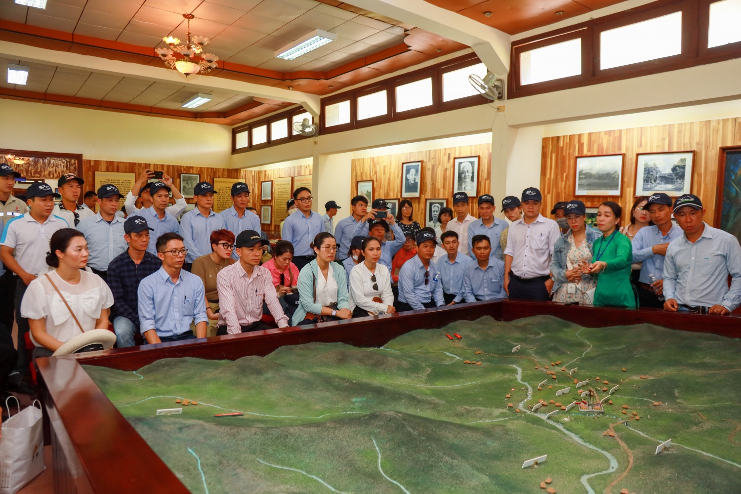 Hành trình về nguồn tại các “địa chỉ đỏ” của Lớp bồi dưỡng nhận thức về Đảng năm 2024 khu vực Quảng Ngãi Hành trình về nguồn tại các “địa chỉ đỏ” của Lớp bồi dưỡng nhận thức về Đảng năm 2024 khu vực Quảng Ngãi