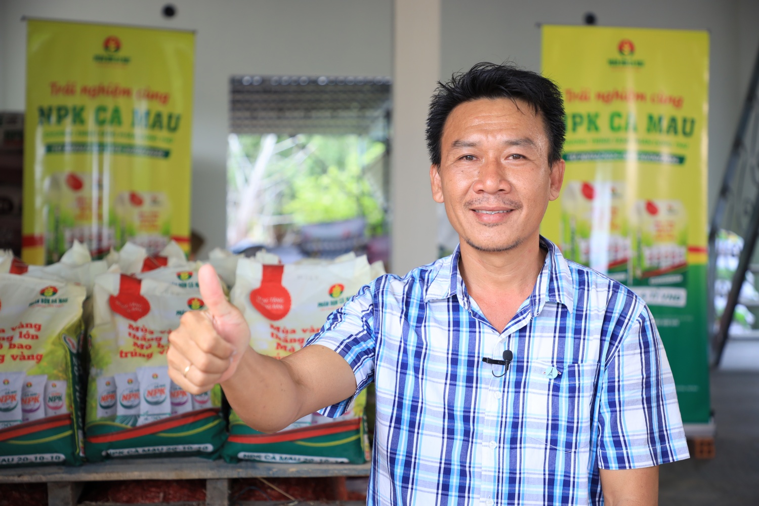 Phân bón Cà Mau đồng hành cùng nông dân Việt Nam: Tặng phân bón, đón mùa vàng Phân bón Cà Mau đồng hành cùng nông dân Việt Nam: Tặng phân bón, đón mùa vàng