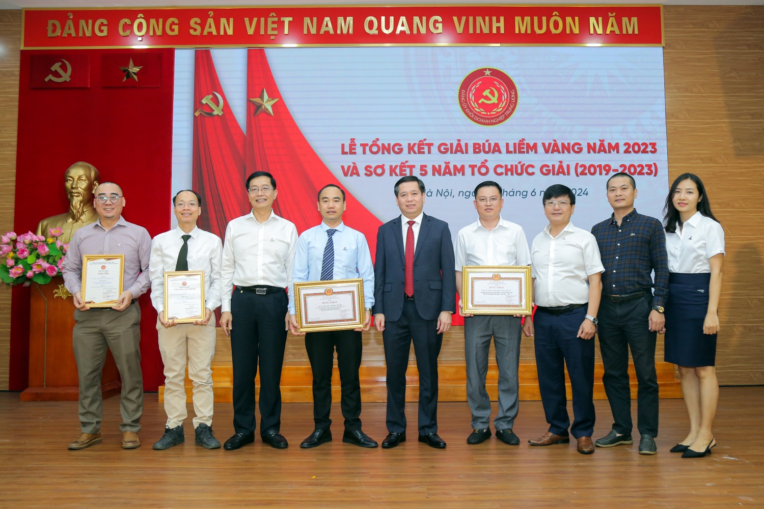 Tạp chí Năng lượng Mới - PetroTimes đạt 2 giải tại Giải Bùa Liềm Vàng Đảng ủy Khối DNTW năm 2023 Tạp chí Năng lượng Mới - PetroTimes đạt 2 giải tại Giải Bùa Liềm Vàng Đảng ủy Khối DNTW năm 2023