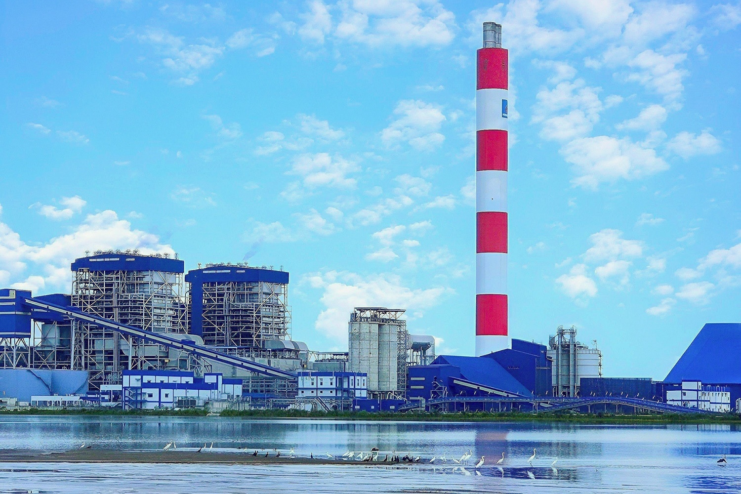 undefined Tháng 5: Petrovietnam tiếp tục duy trì tăng trưởng khi giá dầu đảo chiều giảm mạnh