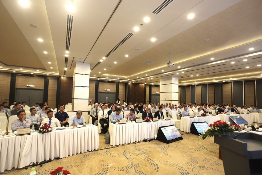 Hội nghị Khoa học – Công nghệ nhân sự kiện Vietsovpetro khai thác tấn dầu thứ 250 triệu Khoa học - Công nghệ đóng góp to lớn vào kỳ tích khai thác 250 triệu tấn dầu của Vietsovpetro