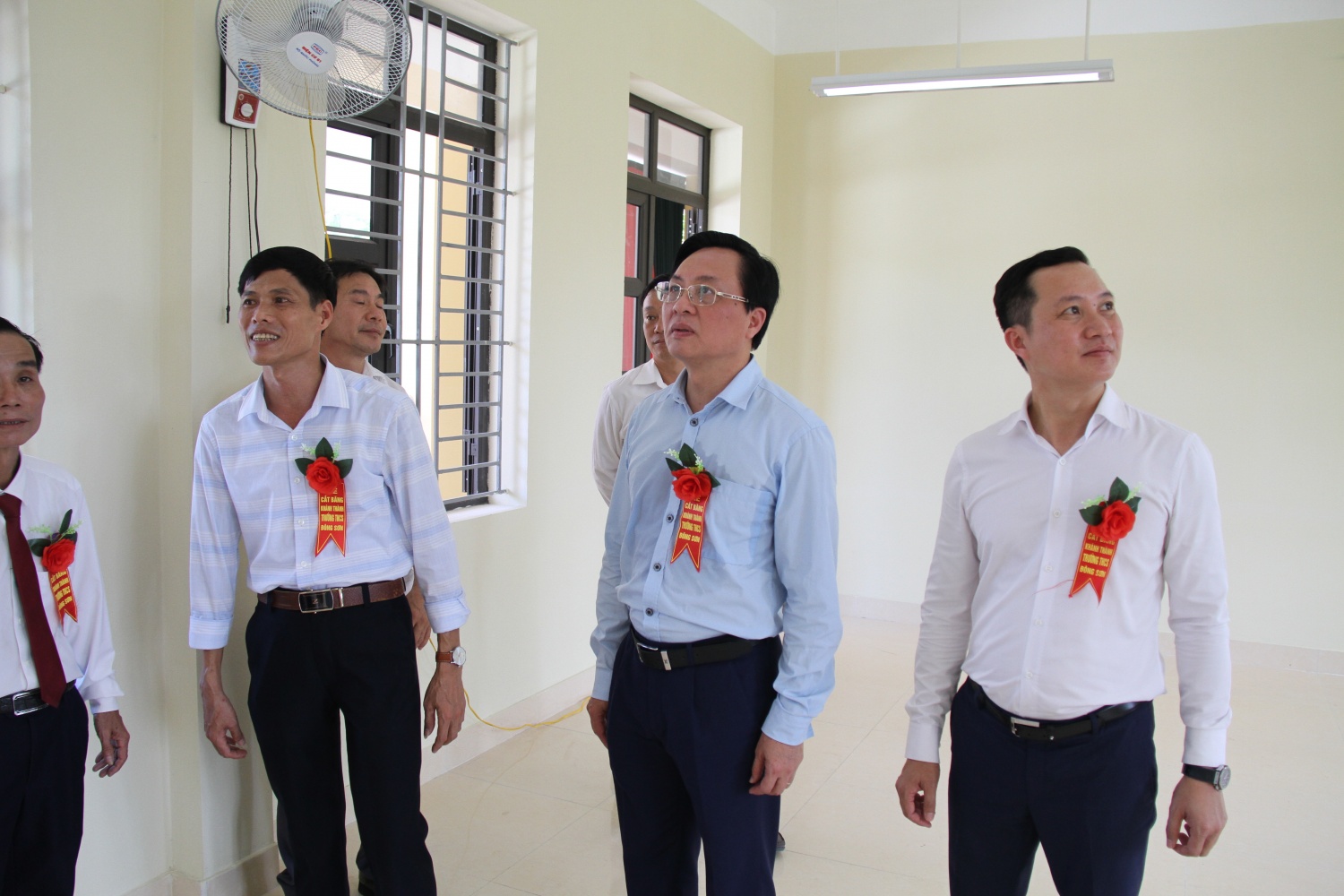 Các đại biểu tham quan công trình Các đại biểu tham quan công trình