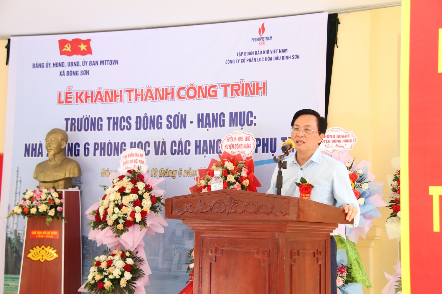 Thành viên HĐTV Petrovietnam Bùi Minh Tiến phát biểu tại buổi lễ Thành viên HĐTV Petrovietnam Bùi Minh Tiến phát biểu tại buổi lễ