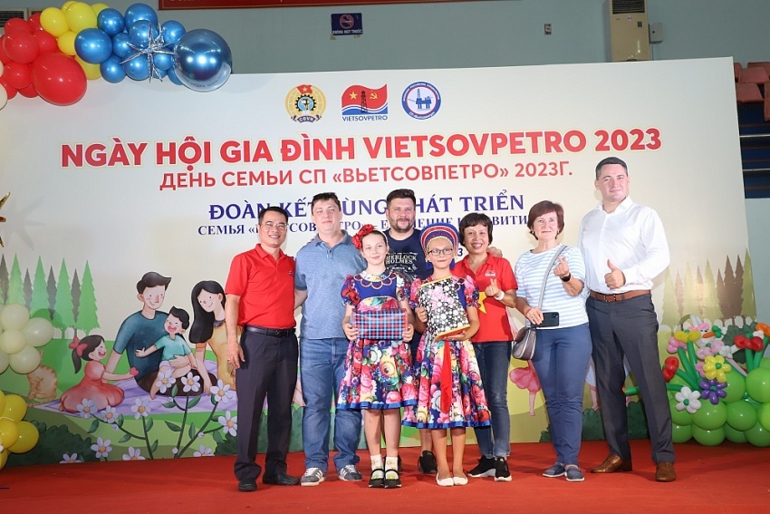 Vietsovpetro - Biểu tượng của tình hữu nghị Việt - Nga Vietsovpetro - Biểu tượng của tình hữu nghị Việt - Nga