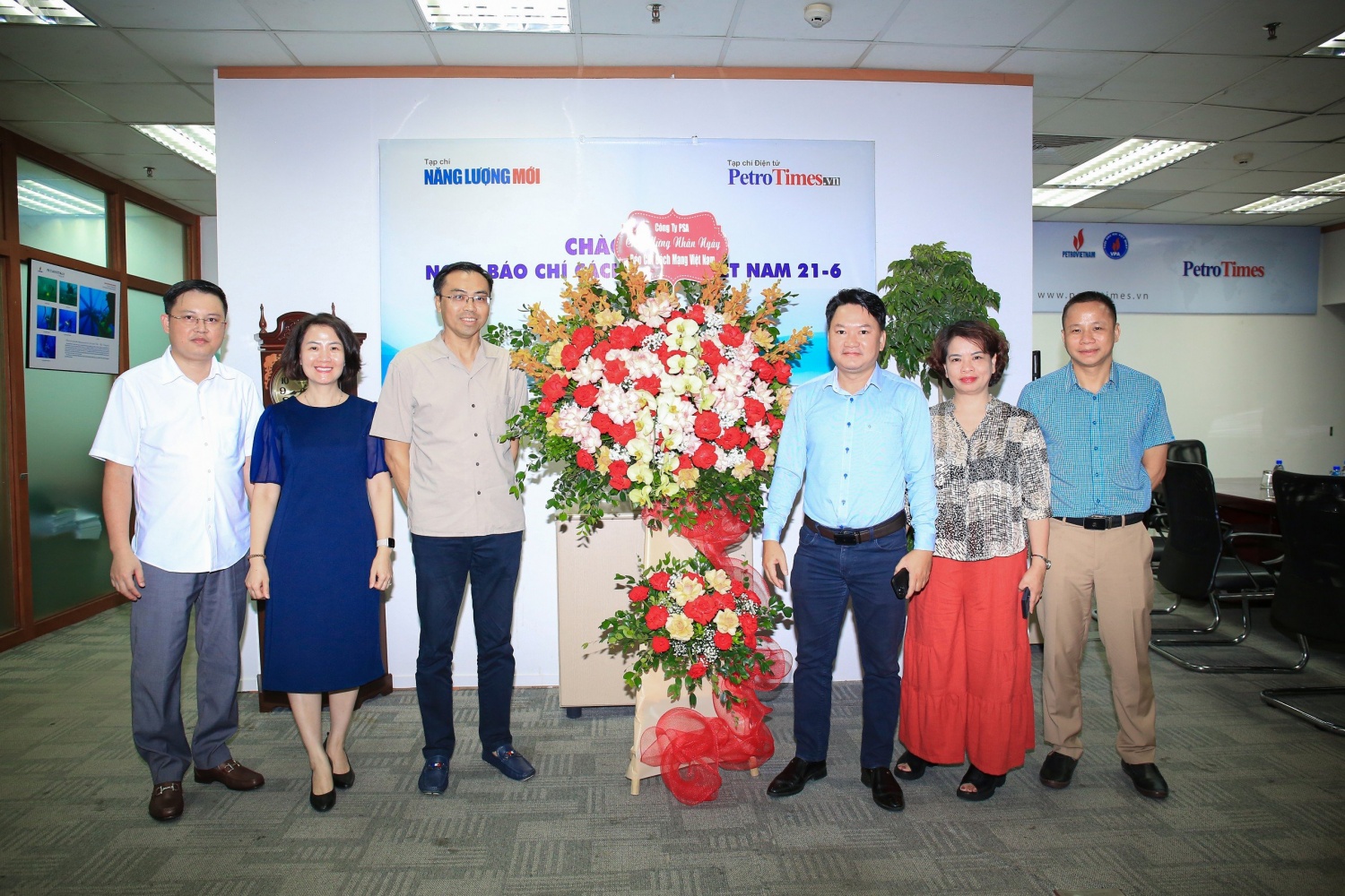 Nhiều doanh nghiệp, tổ chức chúc mừng Tạp chí Năng lượng Mới - PetroTimes nhân ngày Báo chí Cách mạng Việt Nam Nhiều doanh nghiệp, tổ chức chúc mừng Tạp chí Năng lượng Mới - PetroTimes nhân ngày Báo chí Cách mạng Việt Nam