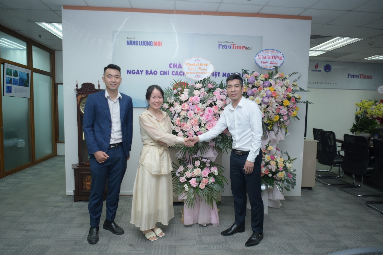 Nhiều doanh nghiệp, tổ chức chúc mừng Tạp chí Năng lượng Mới/PetroTimes nhân ngày Báo chí cách mạng Việt Nam Nhiều đối tác, tổ chức chúc mừng Tạp chí Năng lượng Mới - PetroTimes nhân ngày Báo chí Cách mạng Việt Nam
