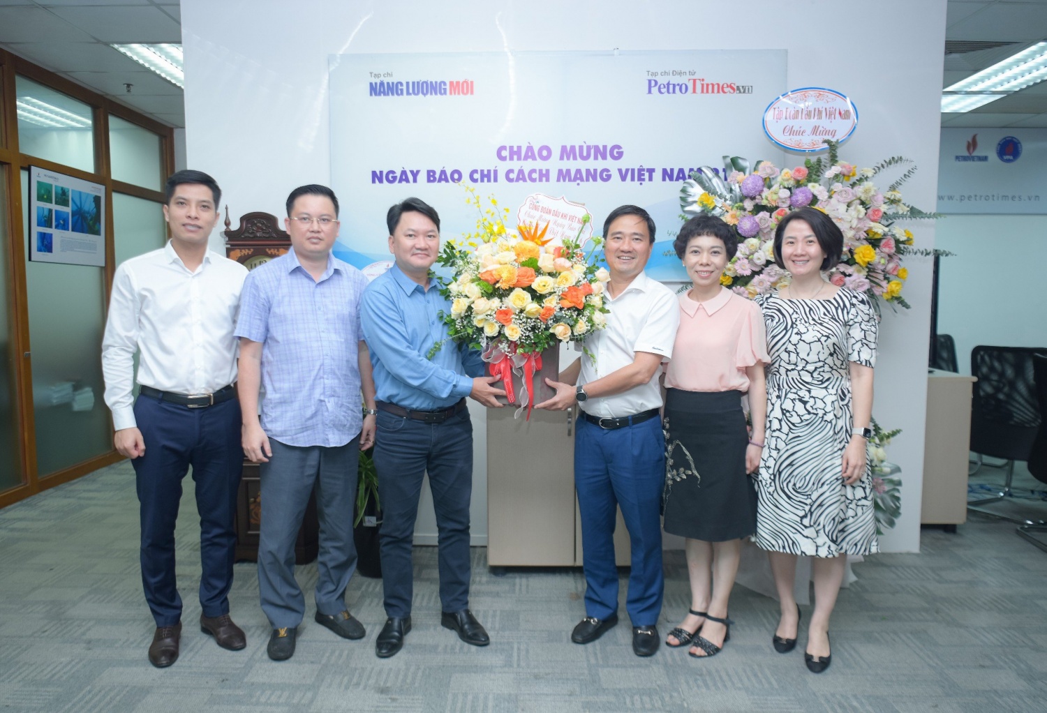 Nhiều doanh nghiệp, tổ chức chúc mừng Tạp chí Năng lượng Mới/PetroTimes nhân ngày Báo chí cách mạng Việt Nam Nhiều đối tác, tổ chức chúc mừng Tạp chí Năng lượng Mới - PetroTimes nhân ngày Báo chí Cách mạng Việt Nam