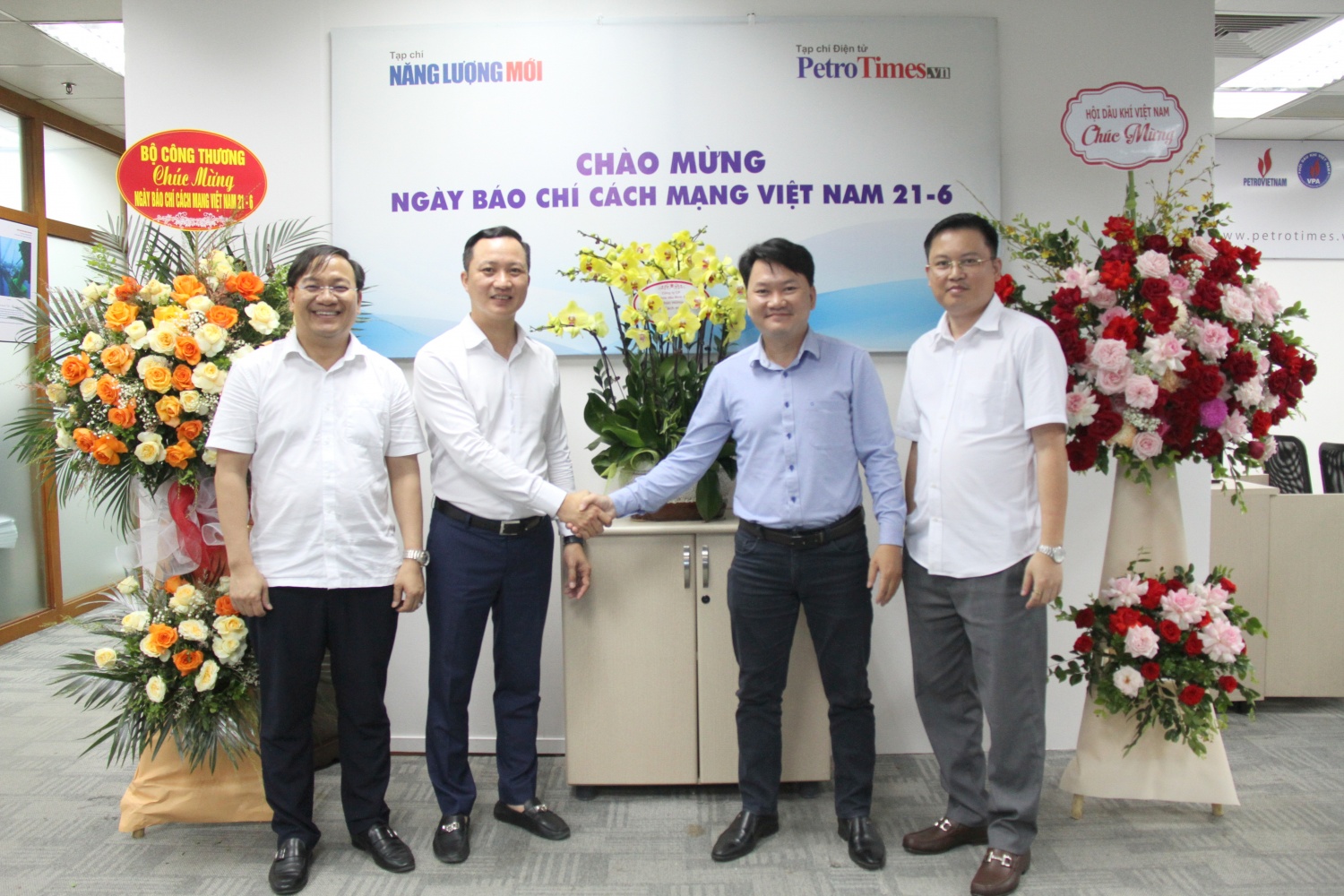 Nhiều doanh nghiệp, tổ chức chúc mừng Tạp chí Năng lượng Mới/PetroTimes nhân ngày Báo chí cách mạng Việt Nam Nhiều đối tác, tổ chức chúc mừng Tạp chí Năng lượng Mới - PetroTimes nhân ngày Báo chí Cách mạng Việt Nam
