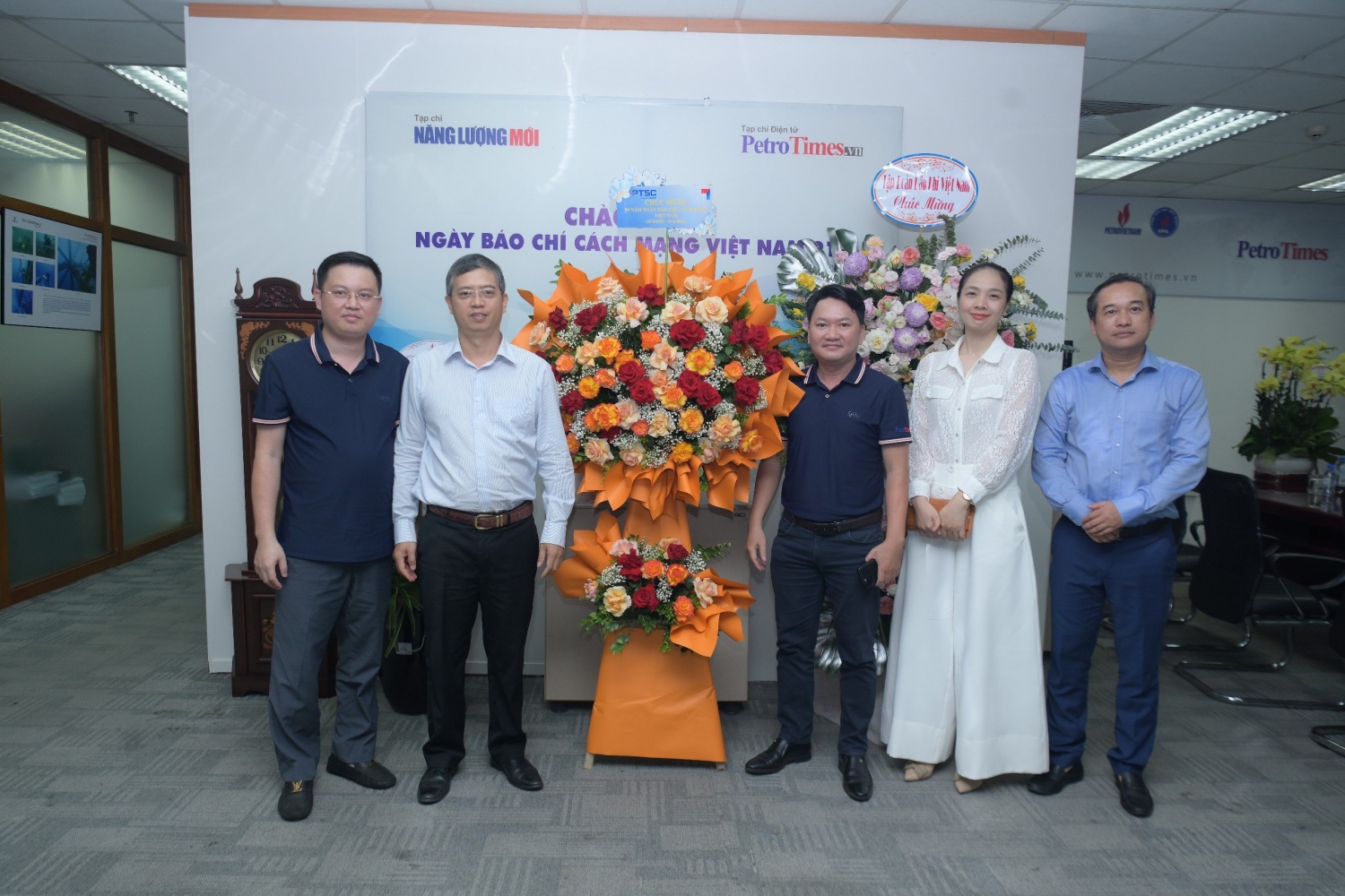 Nhiều doanh nghiệp, tổ chức chúc mừng Tạp chí Năng lượng Mới/PetroTimes nhân ngày Báo chí cách mạng Việt Nam Nhiều đối tác, tổ chức chúc mừng Tạp chí Năng lượng Mới - PetroTimes nhân ngày Báo chí Cách mạng Việt Nam
