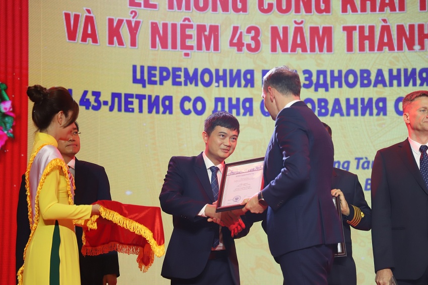 Thành tích đáng tự hào của Vietsovpetro Tập thể lao động quốc tế Vietsovpetro đón nhận nhiều danh hiệu cao quý
