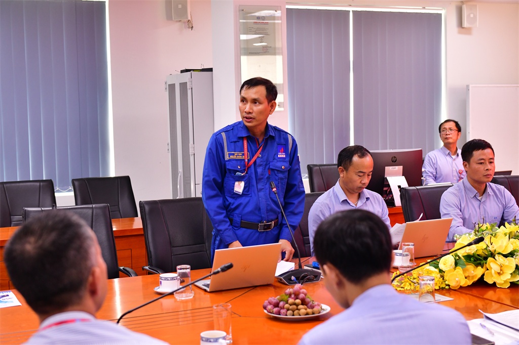 Phát huy tinh thần “Một đội ngũ, một mục tiêu” tại Chi bộ Tinh luyện dầu cặn NMLD Dung Quất Phát huy tinh thần “Một đội ngũ, một mục tiêu” tại Chi bộ Tinh luyện dầu cặn NMLD Dung Quất