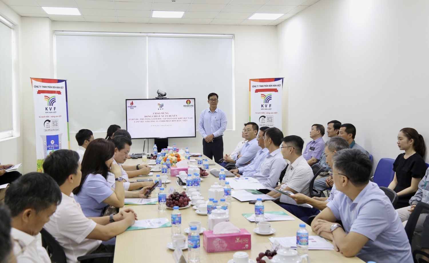 Đoàn công tác Petrovietnam làm việc tại Công ty Phân bón Hàn Việt Đoàn công tác Petrovietnam làm việc tại Công ty Phân bón Hàn Việt