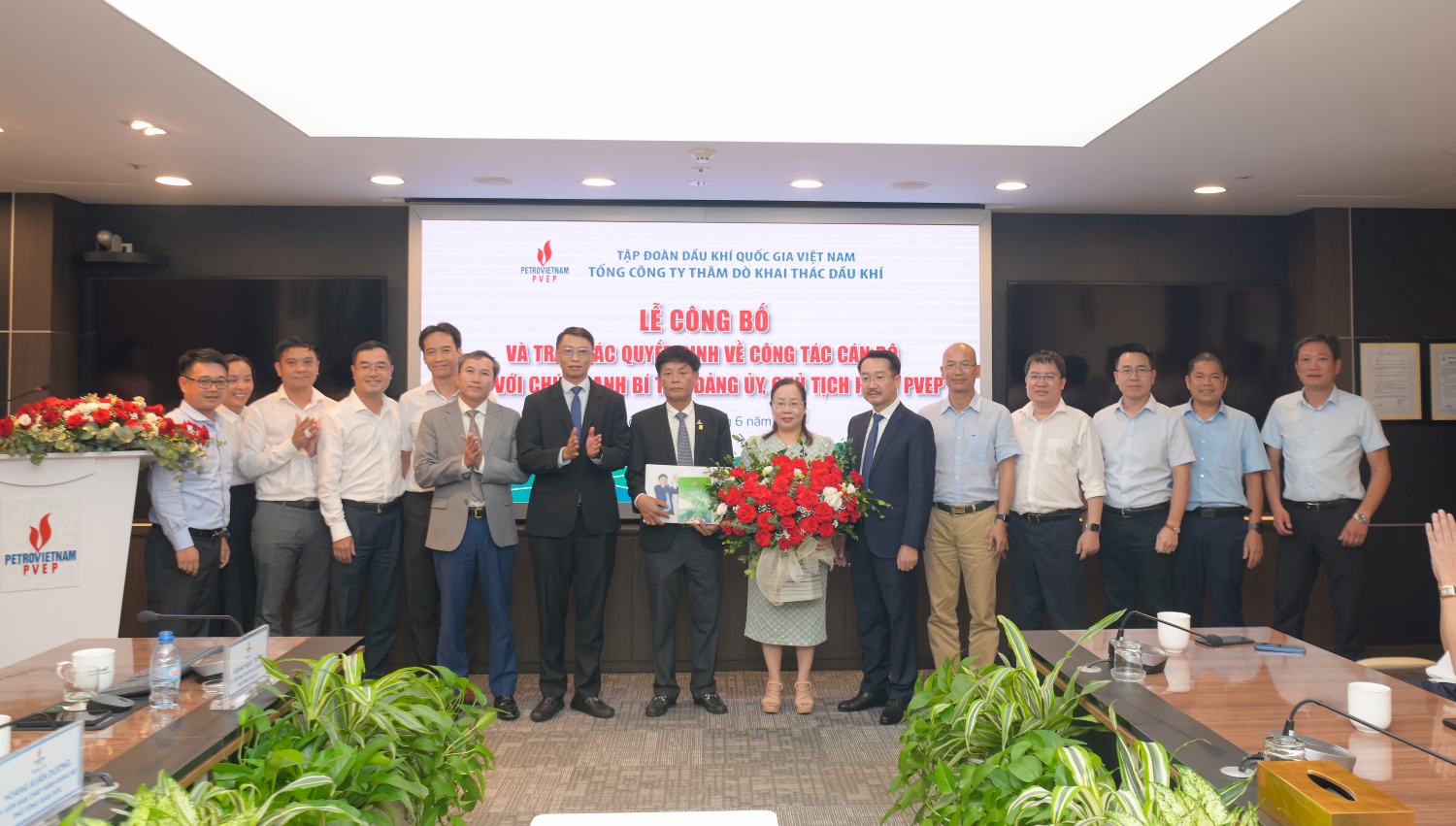 Công bố và trao quyết định Bí thư Đảng ủy, Chủ tịch HĐTV PVEP Công bố và trao quyết định Bí thư Đảng ủy, Chủ tịch HĐTV PVEP