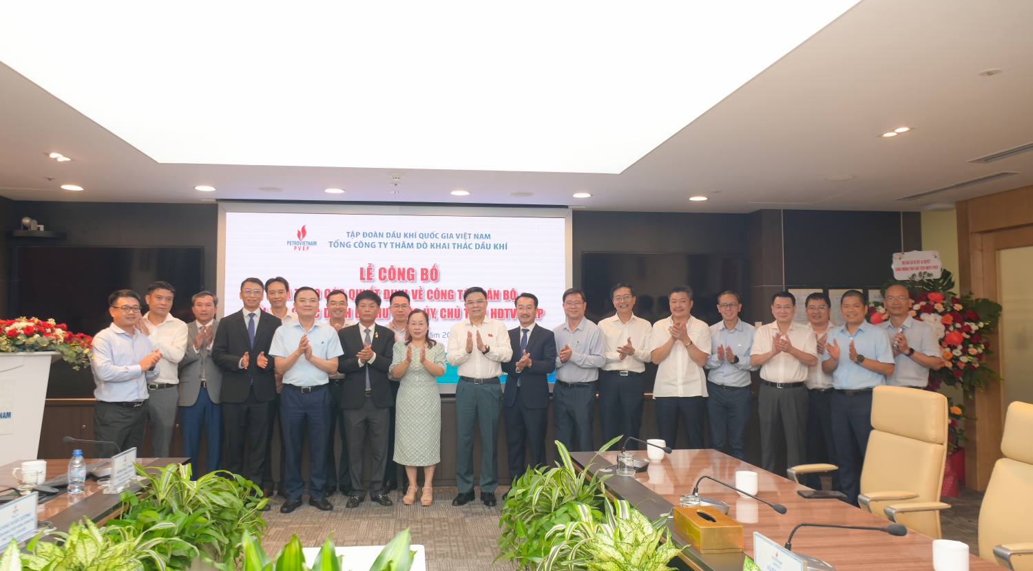 Công bố và trao quyết định Bí thư Đảng ủy, Chủ tịch HĐTV PVEP Công bố và trao quyết định Bí thư Đảng ủy, Chủ tịch HĐTV PVEP