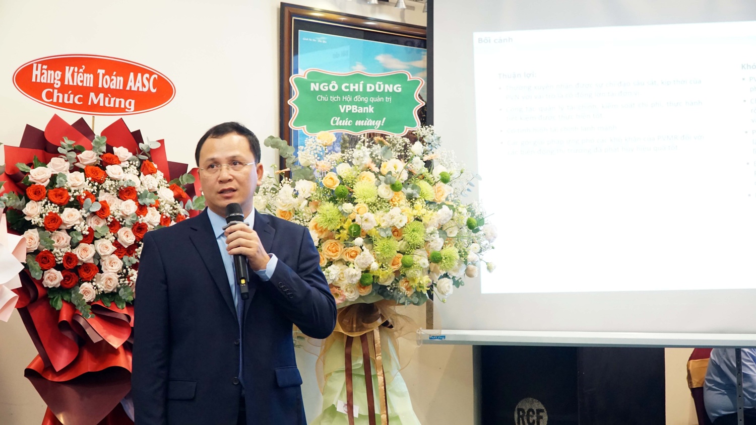 Tổng Giám đốc PVMR Lê Văn Sỹ báo cáo tại Đại hội Tổng Giám đốc PVMR Lê Văn Sỹ báo cáo tại Đại hội
