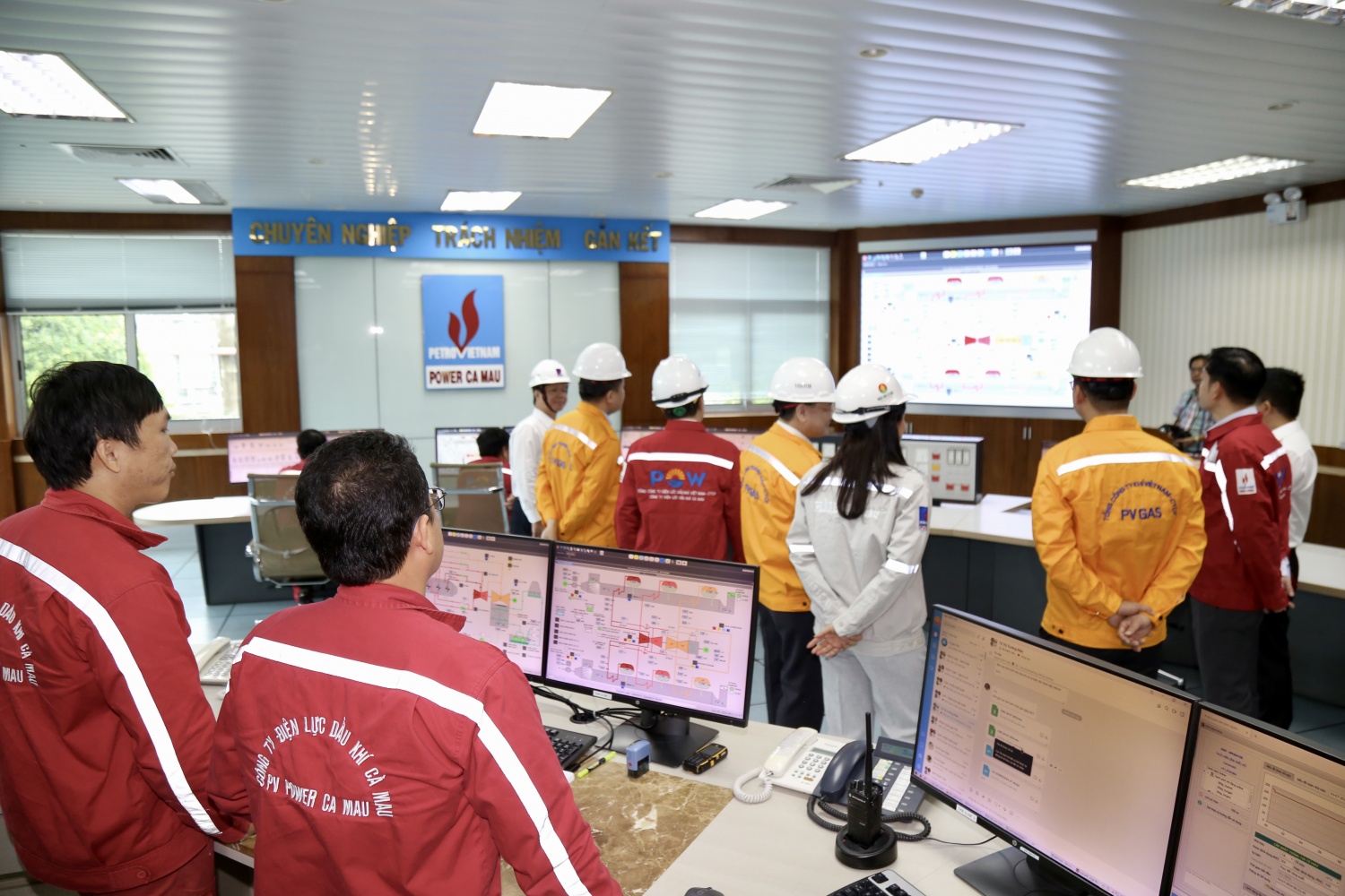 Đoàn công tác Petrovietnam thăm PV Power Cà Mau Lãnh đạo Petrovietnam thăm và làm việc tại PV Power Cà Mau