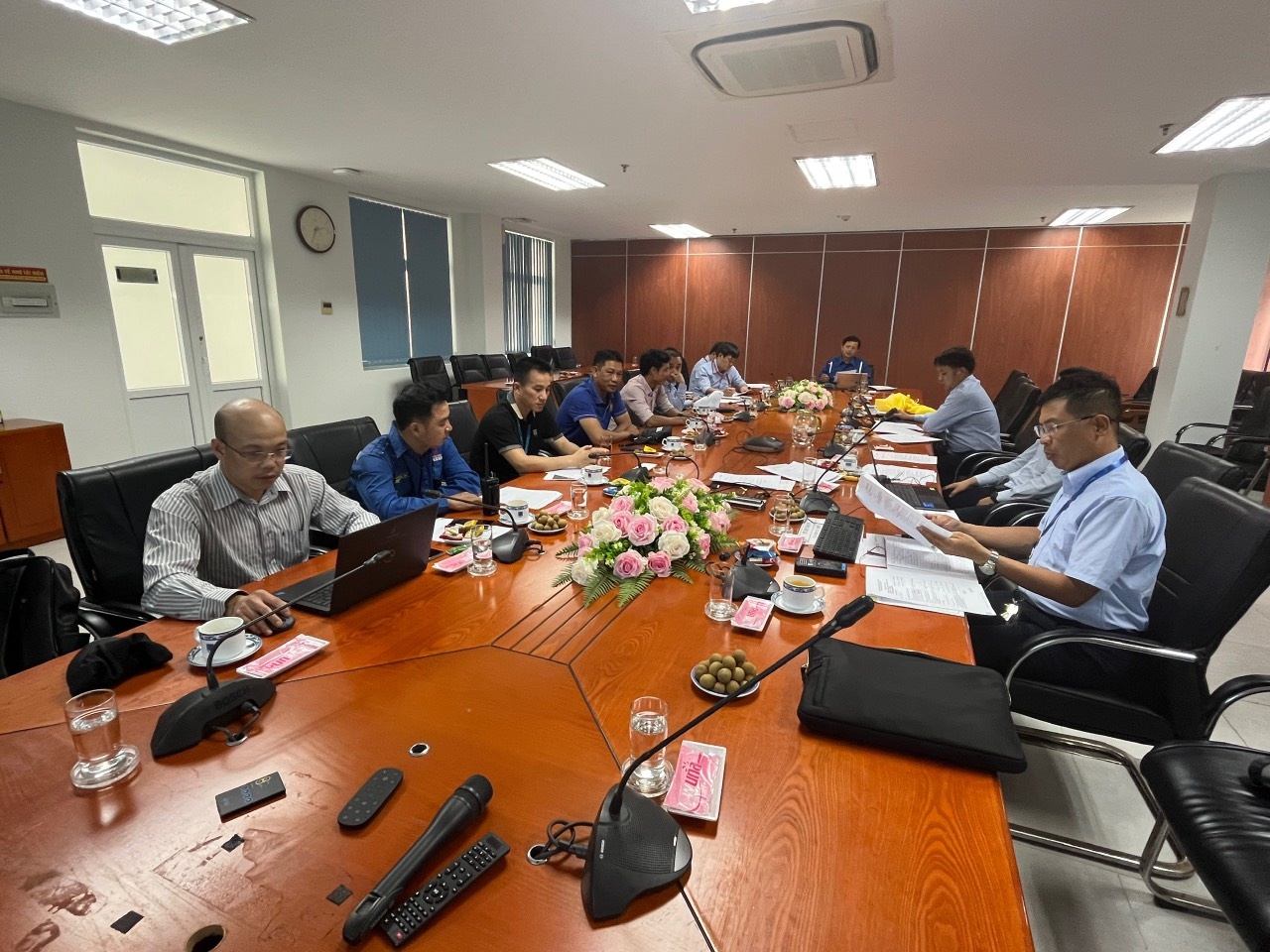 Chi bộ Phòng Sản xuất Điện hơi BSR tổ chức sinh hoạt “Một đội ngũ, một mục tiêu” Chi bộ Phòng Sản xuất Điện hơi BSR tổ chức sinh hoạt “Một đội ngũ, một mục tiêu”