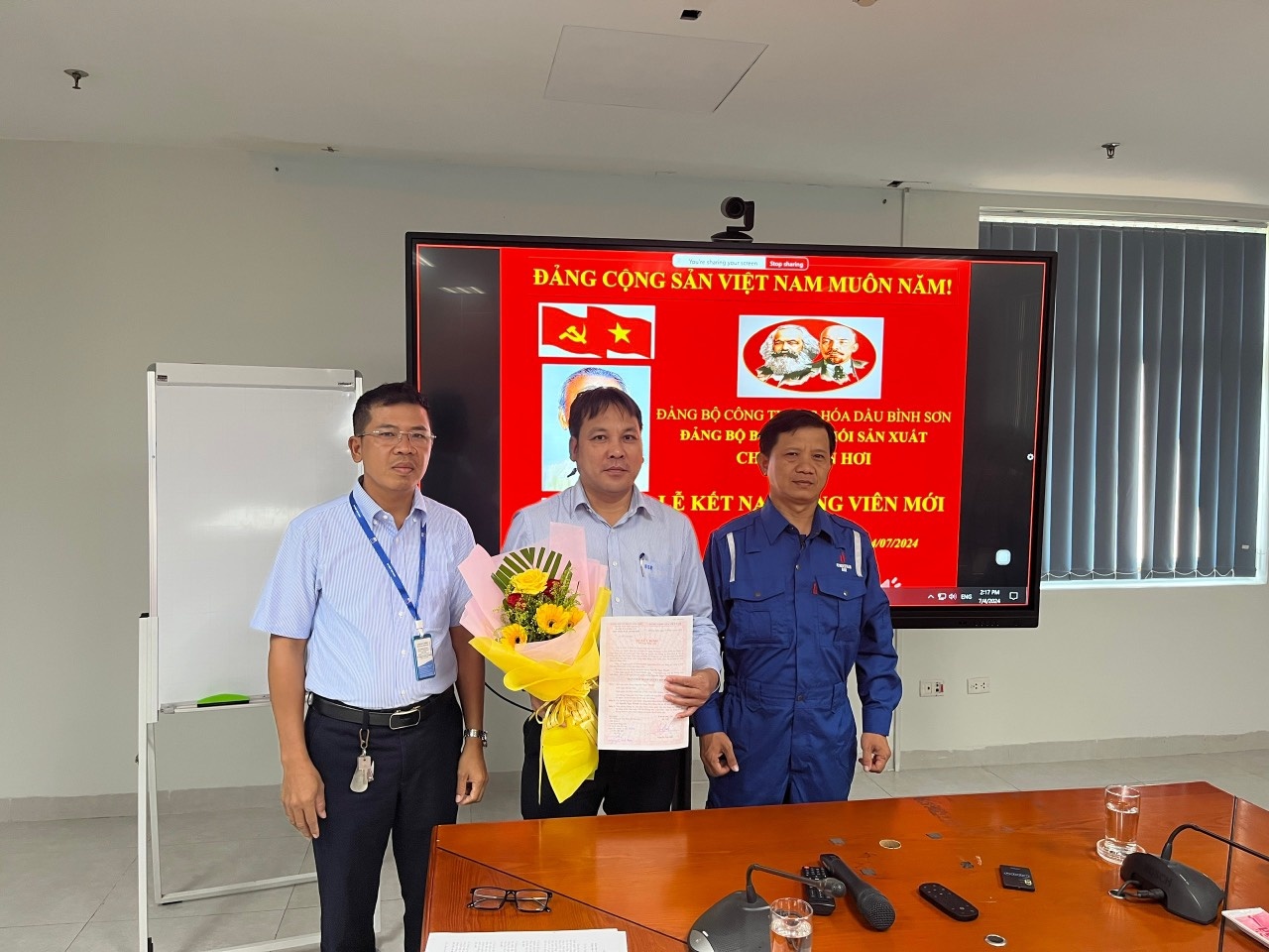 Chi bộ Phòng Sản xuất Điện hơi BSR tổ chức sinh hoạt “Một đội ngũ, một mục tiêu” Chi bộ Phòng Sản xuất Điện hơi BSR tổ chức sinh hoạt “Một đội ngũ, một mục tiêu”