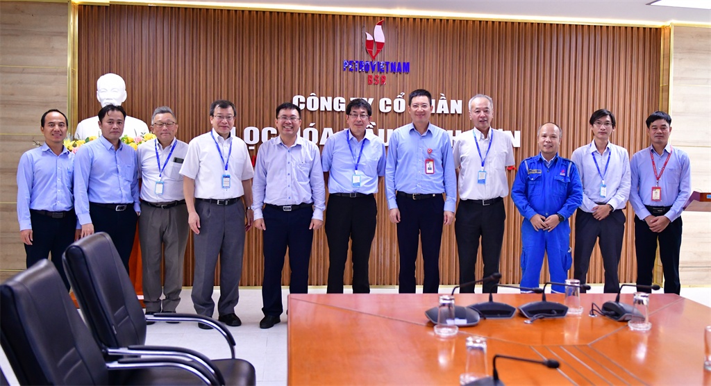 Đoàn nghiên cứu của Tập đoàn ENEOS/ERI (Nhật Bản), VPI và BSR chụp ảnh lưu niệm tại buổi làm việc. Đoàn nghiên cứu của Tập đoàn ENEOS/ERI (Nhật Bản), VPI và BSR chụp ảnh lưu niệm tại buổi làm việc.