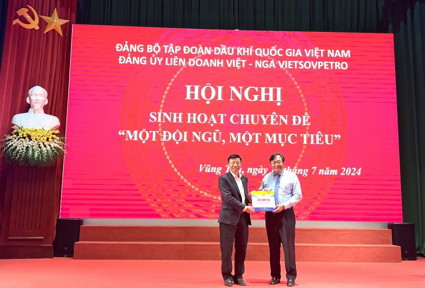 Vietsovpetro triển khai sinh hoạt chuyên đề Đảng bộ Vietsovpetro tổ chức sinh hoạt chuyên đề 'Một đội ngũ, Một mục tiêu'