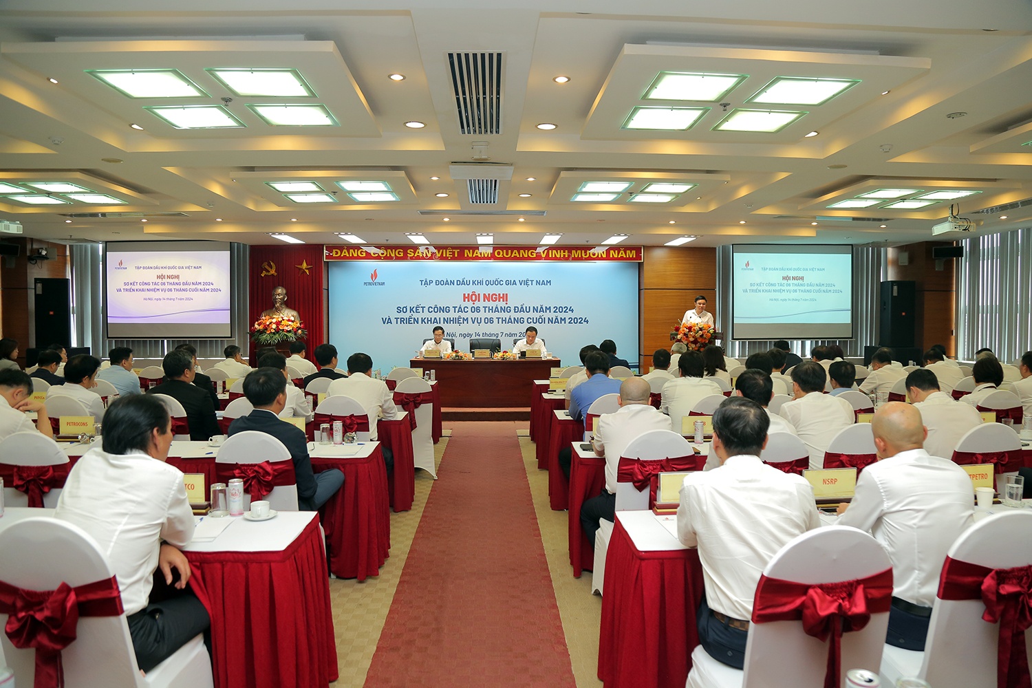 Petrovietnam hoàn thành vượt mức kế hoạch SXKD 6 tháng đầu năm Petrovietnam hoàn thành vượt mức kế hoạch SXKD 6 tháng đầu năm