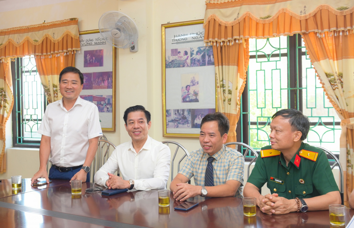 Đoàn công tác Petrovietnam thăm hỏi, tặng quà các thương, bệnh binh tại Thuận Thành (Bắc Ninh) Đoàn công tác Petrovietnam thăm hỏi, tặng quà các thương, bệnh binh tại Thuận Thành (Bắc Ninh)