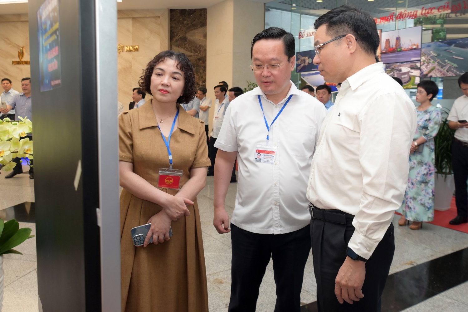 Lớp bồi dưỡng cán bộ quy hoạch Ủy viên BCH Trung ương khóa XIV khảo sát thực tế tại Petrovietnam Lớp bồi dưỡng cán bộ quy hoạch Ủy viên BCH Trung ương khóa XIV khảo sát thực tế tại Petrovietnam