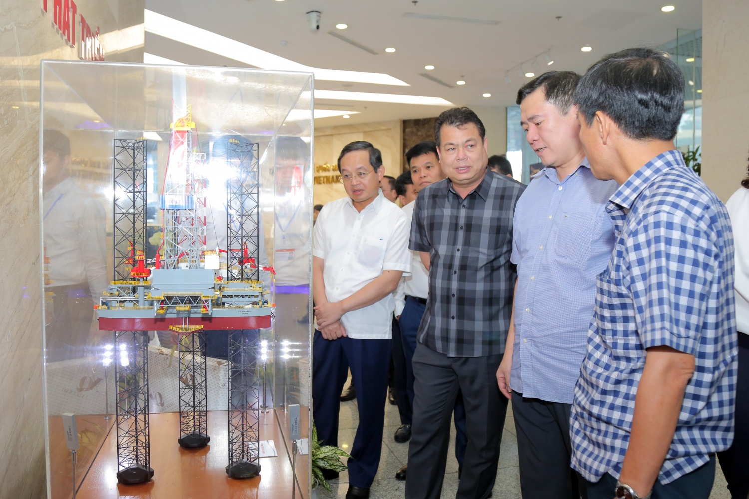 Lớp bồi dưỡng cán bộ quy hoạch Ủy viên BCH Trung ương khóa XIV khảo sát thực tế tại Petrovietnam Lớp bồi dưỡng cán bộ quy hoạch Ủy viên BCH Trung ương khóa XIV khảo sát thực tế tại Petrovietnam