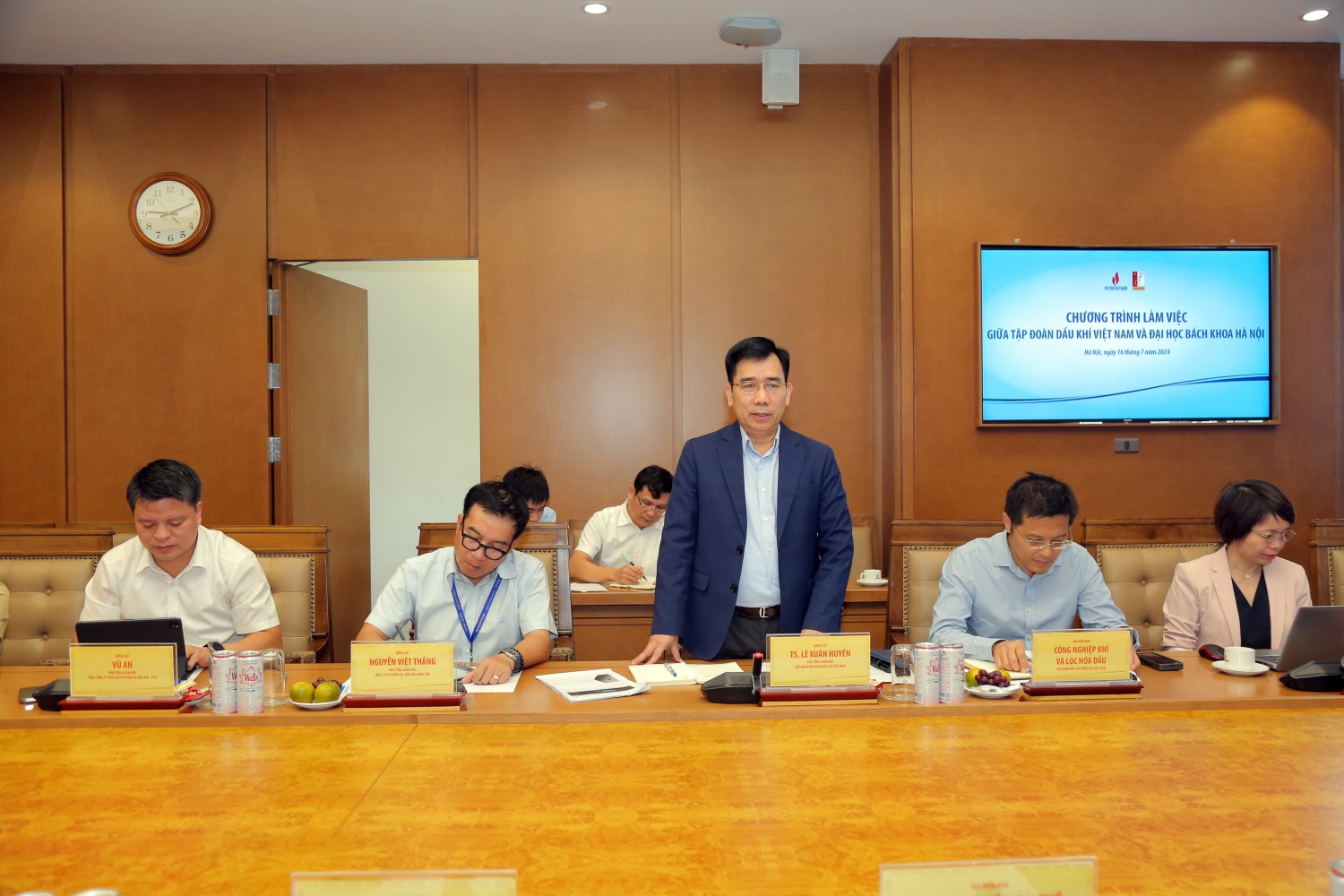 Petrovietnam tăng cường hợp tác trong nghiên cứu khoa học với Đại học Bách khoa Hà Nội Petrovietnam tăng cường hợp tác trong nghiên cứu khoa học với Đại học Bách khoa Hà Nội