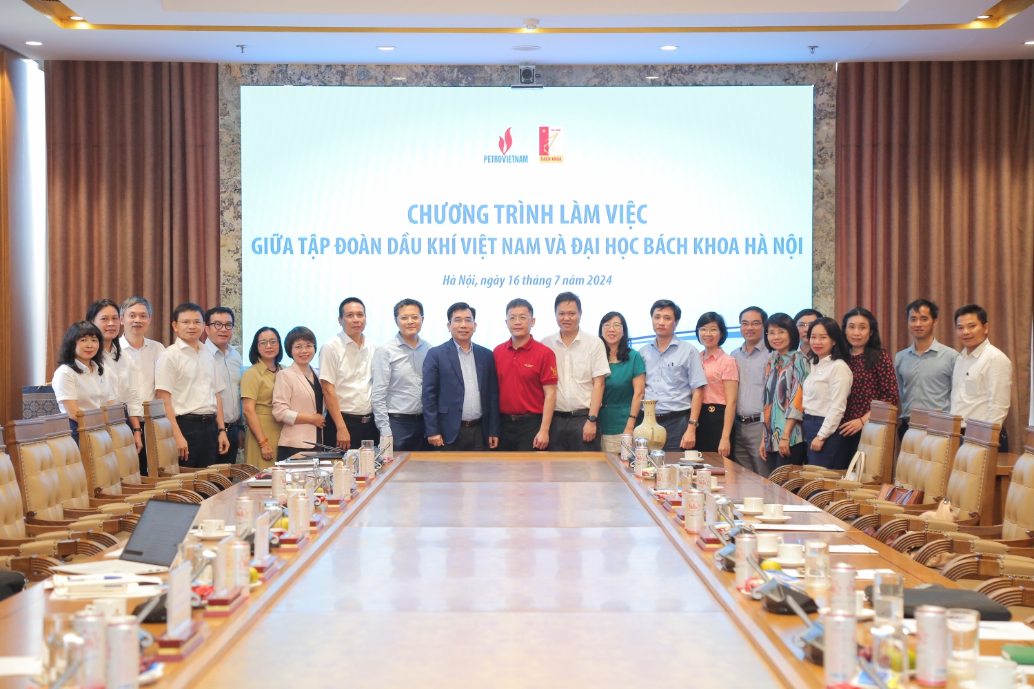 Petrovietnam tăng cường hợp tác trong nghiên cứu khoa học với Đại học Bách khoa Hà Nội Petrovietnam tăng cường hợp tác trong nghiên cứu khoa học với Đại học Bách khoa Hà Nội