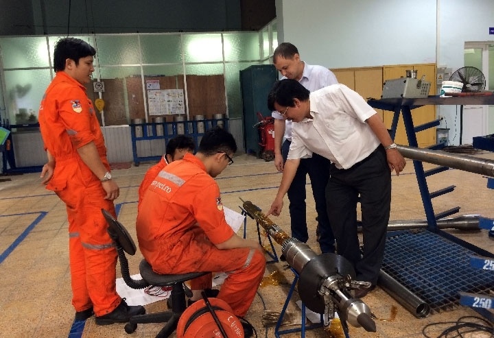 Chuyện chưa biết về những cụm công trình khoa học đạt giải thưởng Hồ Chí Minh của ngành Dầu khí Việt Nam Chuyện chưa biết về những cụm công trình khoa học đạt Giải thưởng Hồ Chí Minh của ngành Dầu khí Việt Nam