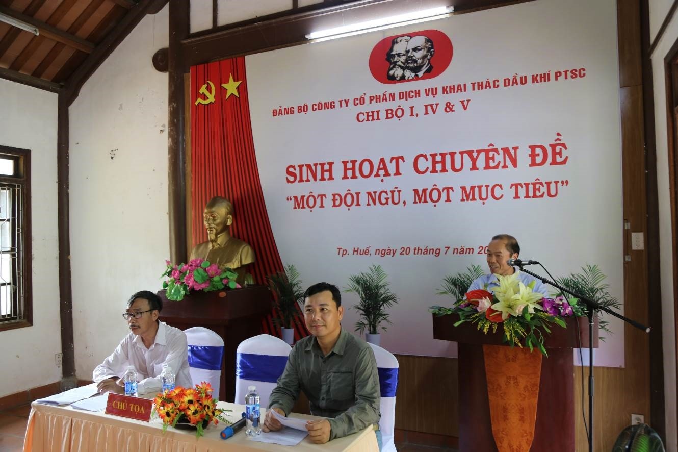 Đ/c Lương Thế Vũ – Ủy viên BCH Đảng bộ, Phó Giám đốc Công ty phát biểu chỉ đạo buổi sinh hoạt chuyên đề “Một đội ngũ, một mục tiêu” Đ/c Lương Thế Vũ – Ủy viên BCH Đảng bộ, Phó Giám đốc Công ty phát biểu chỉ đạo buổi sinh hoạt chuyên đề “Một đội ngũ, một mục tiêu”