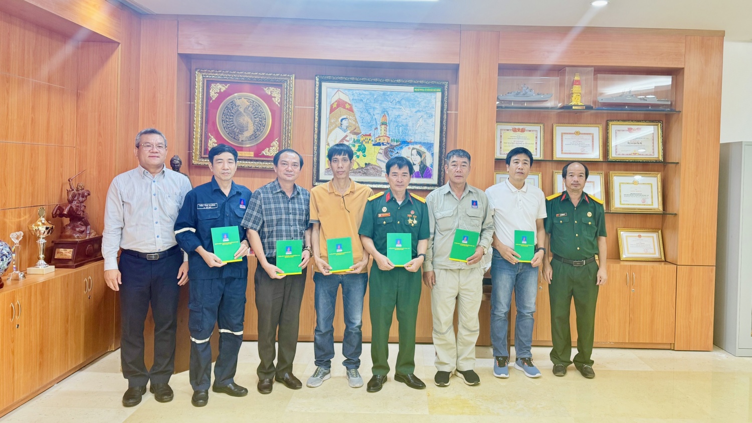 Nhà máy Đạm Phú Mỹ tổ chức các hoạt động tri ân các anh hùng, liệt sỹ Nhà máy Đạm Phú Mỹ tổ chức các hoạt động tri ân các gia đình liệt sỹ có con làm việc ở Nhà máy