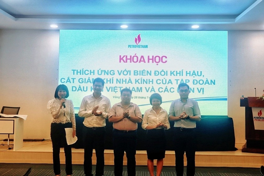 Khóa đào tạo “Thích ứng với biến đổi khí hậu, cắt giảm khí nhà kính của Tập đoàn Dầu Khí Việt Nam và các đơn vị” Petrovietnam tổ chức khóa đào tạo “Thích ứng với biến đổi khí hậu, cắt giảm khí nhà kính”