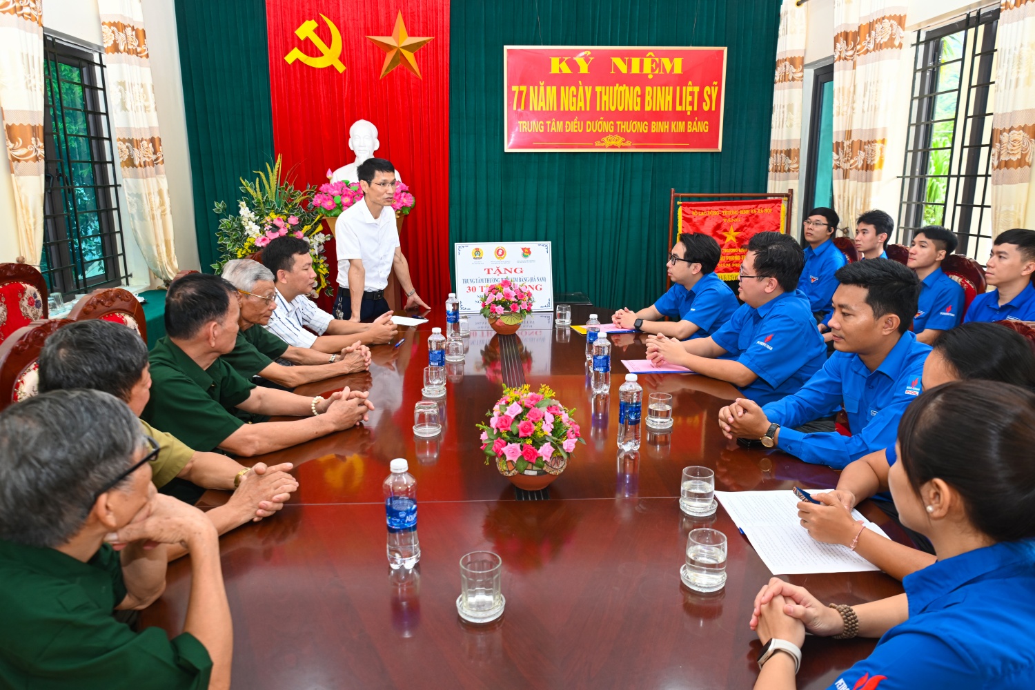 Đoàn Thanh niên Petrovietnam thăm và tặng quà các thương, bệnh binh tại Ninh Bình và Hà Nam Đoàn Thanh niên Tập đoàn thăm và tặng quà các thương, bệnh binh tại Ninh Bình và Hà Nam