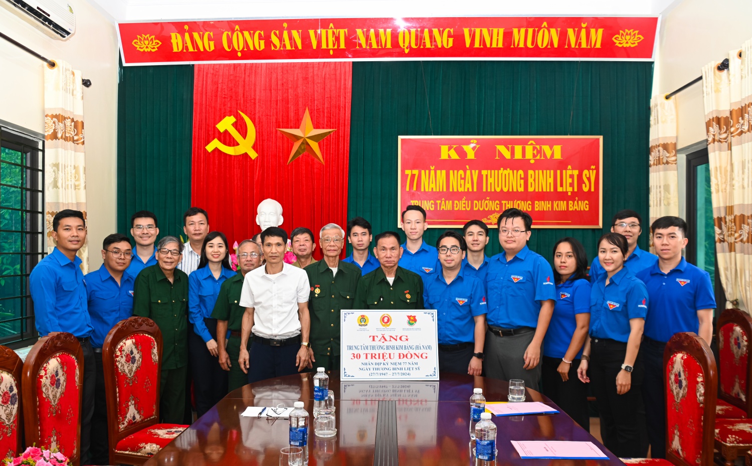 Đoàn Thanh niên Petrovietnam thăm và tặng quà các thương, bệnh binh tại Ninh Bình và Hà Nam Đoàn Thanh niên Tập đoàn thăm và tặng quà các thương, bệnh binh tại Ninh Bình và Hà Nam