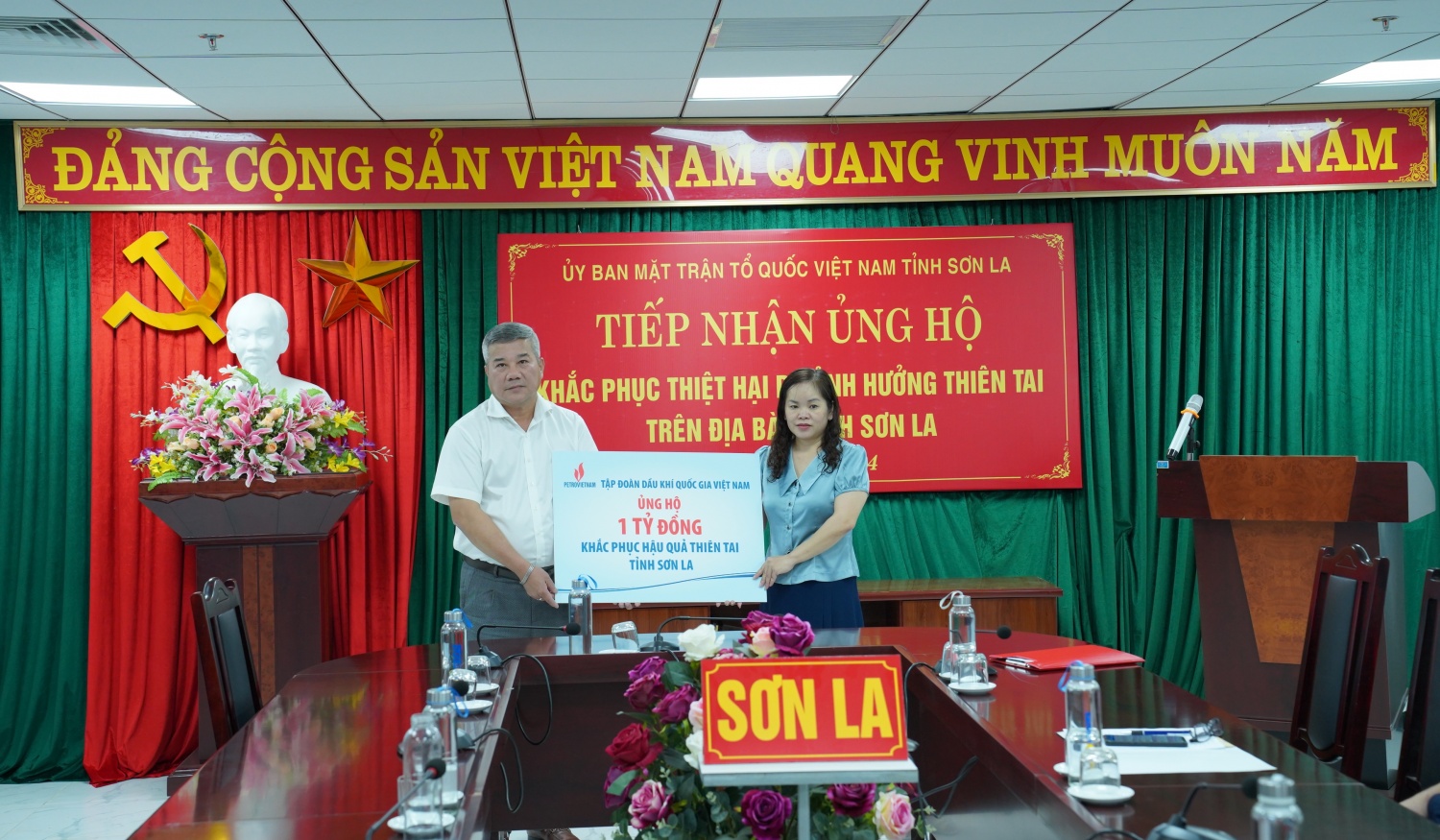 Mưa lũ gây thiệt hại nặng nề cho nhân dân hai tỉnh Sơn La và Điện Biên Mưa lũ gây thiệt hại nặng nề cho nhân dân hai tỉnh Sơn La và Điện Biên