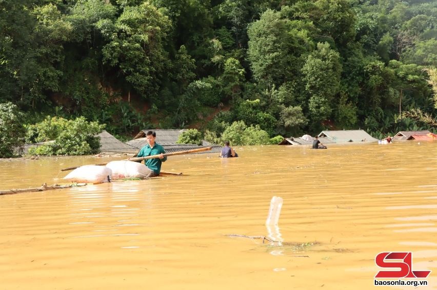 Mưa lũ gây thiệt hại nặng nề cho nhân dân hai tỉnh Sơn La và Điện Biên Mưa lũ gây thiệt hại nặng nề cho nhân dân hai tỉnh Sơn La và Điện Biên