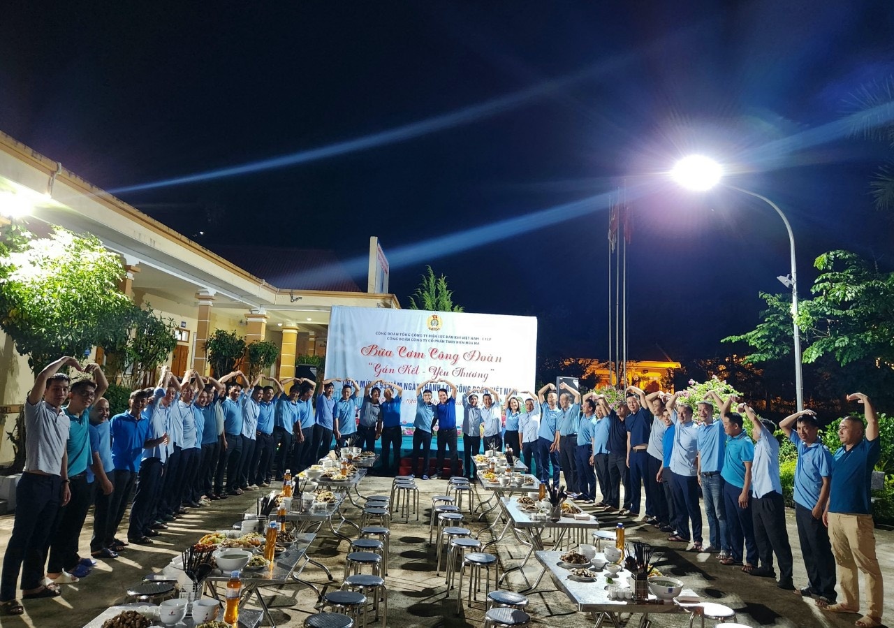 “Bữa cơm Công đoàn” ấm áp tại Nhà máy Thủy điện Hủa Na “Bữa cơm Công đoàn” ấm áp tại Nhà máy Thủy điện Hủa Na