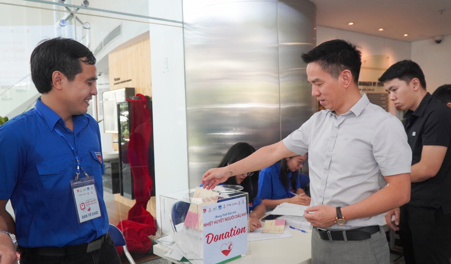 Các đơn vị Dầu khí khu vực TP HCM tham gia hiến máu nhân đạo Các đơn vị Dầu khí khu vực TP HCM tổ chức hiến máu nhân đạo