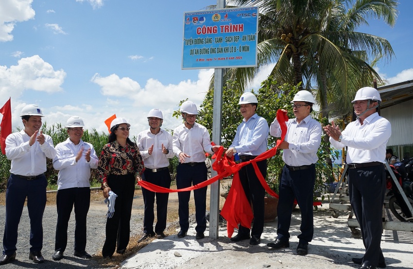 Petrovietnam thực hiện an sinh xã hội và phát động trồng cây tại TP Cần Thơ Petrovietnam ủng hộ 6 tỷ đồng xây nhà Đại đoàn kết tại Cần Thơ và Kiên Giang