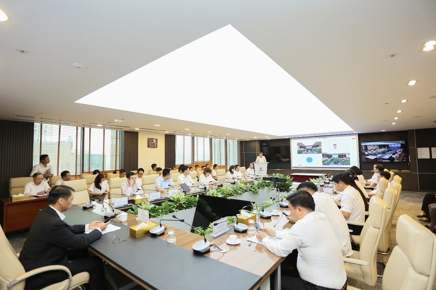 Chương trình diễn ra với các đồng chí tham dự trực tuyến và trực tiếp Chương trình diễn ra với các đồng chí tham dự trực tuyến và trực tiếp
