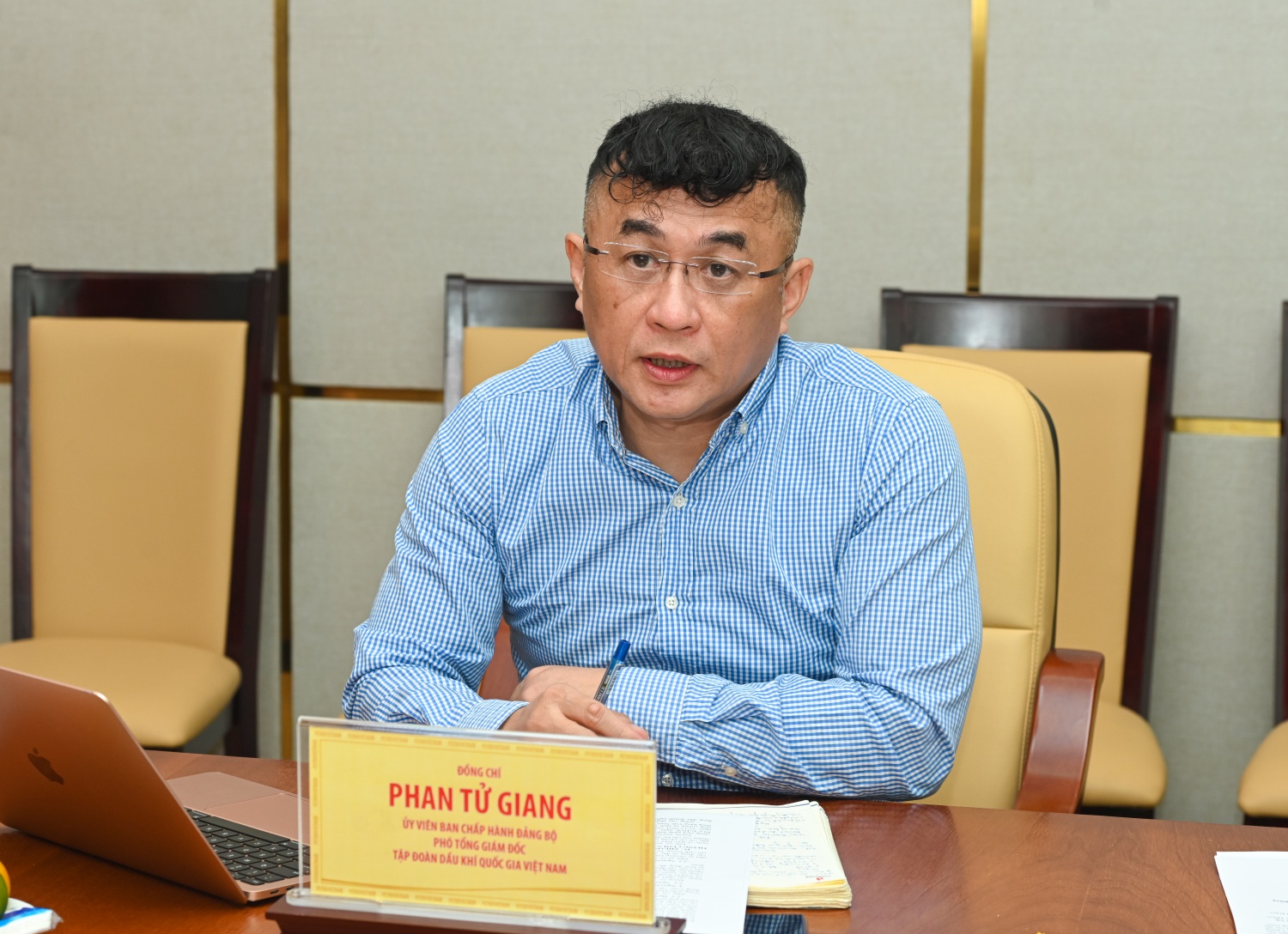 đồng chí Phan Tử Giang – Phó Tổng Giám đốc Tập đoàn phát biểu tại cuộc họp Petrovietnam thực hiện vận động “Người Việt Nam ưu tiên dùng hàng Việt Nam”