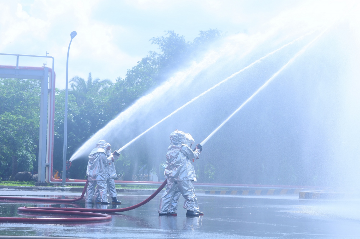 Lực lượng chữa cháy chuyên nghiệp tham gia diễn tập Lực lượng chữa cháy chuyên nghiệp tham gia diễn tập