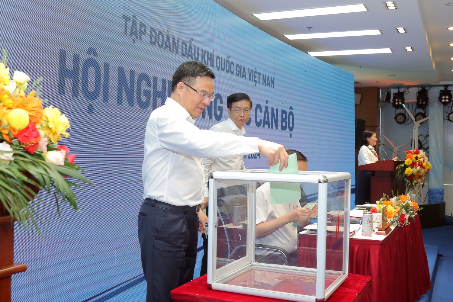 Petrovietnam kiện toàn các chức danh cán bộ lãnh đạo Tập đoàn Petrovietnam kiện toàn các chức danh cán bộ lãnh đạo Tập đoàn