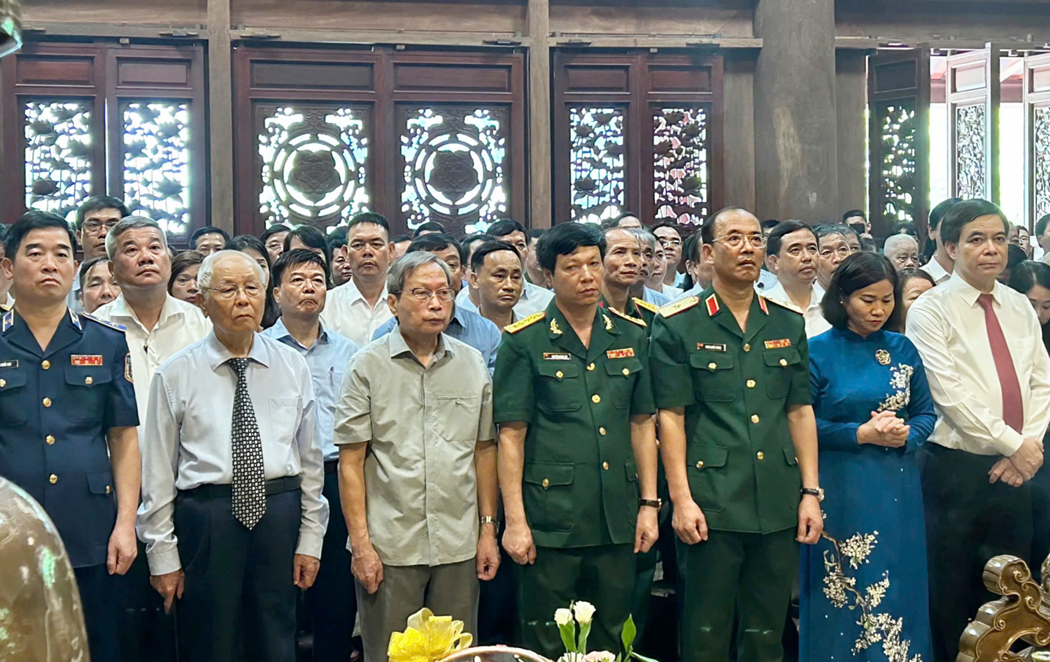 Đoàn đại biểu Petrovietnam dâng hương tưởng niệm Chủ tịch Hồ Chí Minh tại Khu di tích lịch sử K9 - Đá Chông Đoàn đại biểu Petrovietnam dâng hương tưởng niệm Chủ tịch Hồ Chí Minh tại Khu di tích lịch sử K9 - Đá Chông