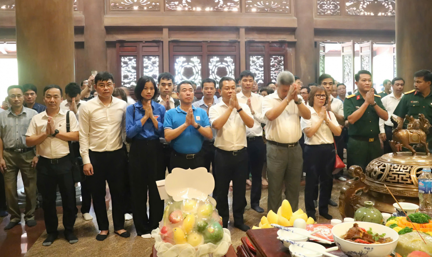 Đoàn đại biểu Petrovietnam dâng hương tưởng niệm Chủ tịch Hồ Chí Minh tại Khu di tích lịch sử K9 - Đá Chông Đoàn đại biểu Petrovietnam dâng hương tưởng niệm Chủ tịch Hồ Chí Minh tại Khu di tích lịch sử K9 - Đá Chông