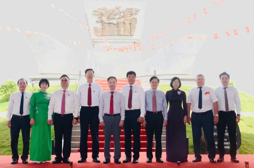 Tượng đài Dầu khí - Biểu tượng gắn kết của ngành Dầu khí với tỉnh Bà Rịa-Vũng Tàu Tượng đài Dầu khí - Biểu tượng gắn kết của ngành Dầu khí với tỉnh Bà Rịa-Vũng Tàu